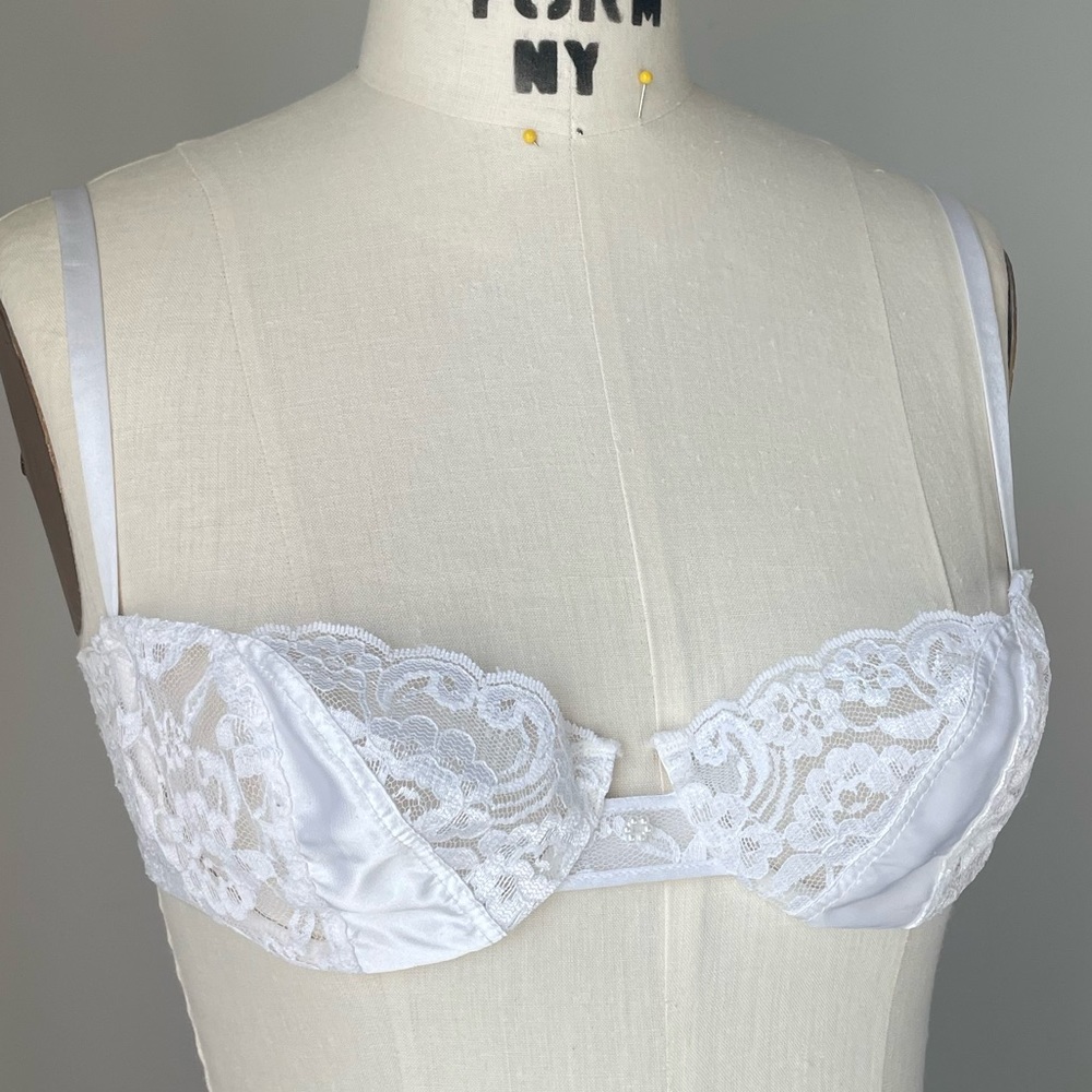 VINTAGE DIOR bra size 36B (prob C cup) white lace